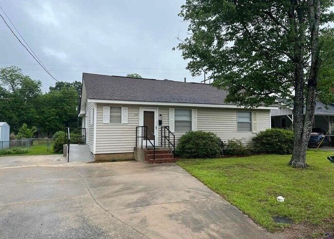 property at 726 McArthur Blvd