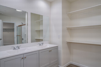 Myrtle Townhomes in Glendale, AZ - Building Photo - Interior Photo