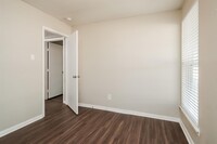 6407 Oaknut Dr photo'