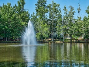 Lake St. James in Conyers, GA - Foto de edificio - Building Photo