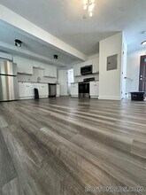 211 S Main St, Unit 13 in Clinton, MA - Foto de edificio - Building Photo