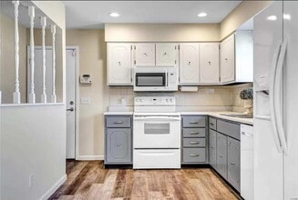 1079 Crestwood Ln in O'Fallon, MO - Foto de edificio - Building Photo