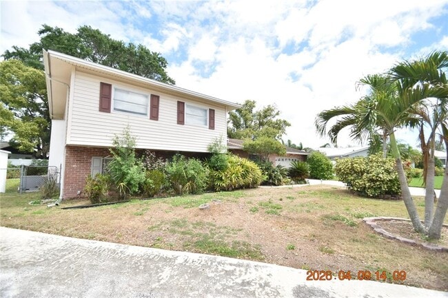 8402 Blackstone Ct in Tampa, FL - Building Photo - Building Photo