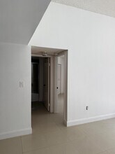 6276 NW 186th St in Hialeah, FL - Building Photo - Building Photo