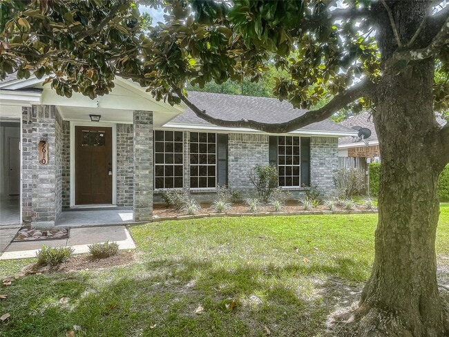 property at 2610 Sherwood Hollow Ln