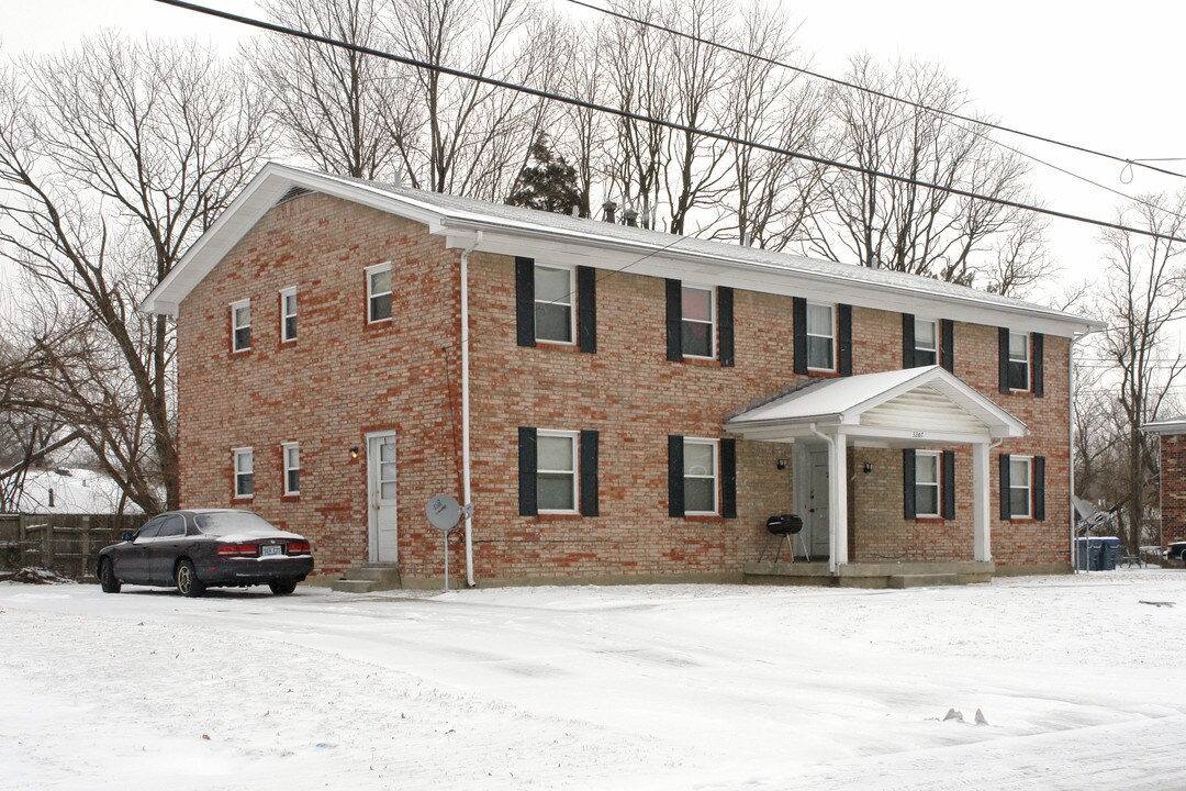 3207 Melody Acres Ln in Louisville, KY - Building Photo