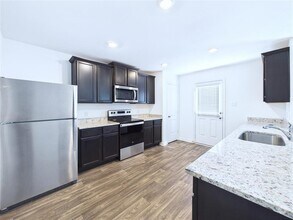 525 Riverdale Dr in Jarrell, TX - Building Photo - Building Photo