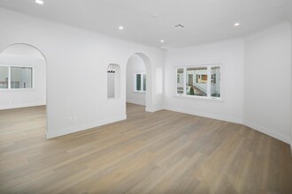 3633 Wilshire Ter in San Diego, CA - Building Photo - Interior Photo