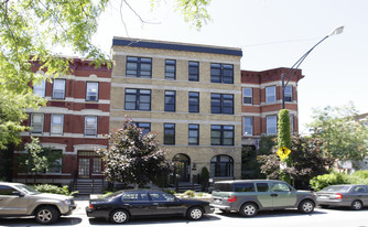 2220 N Sedgwick Apartments