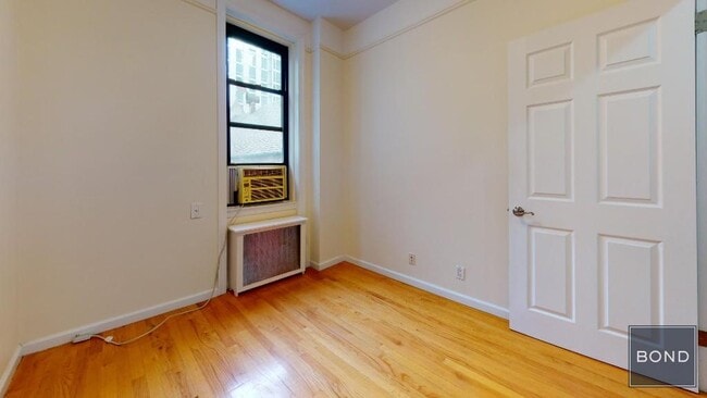 305 W 45th St in New York, NY - Building Photo - Building Photo