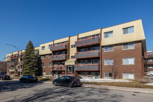 570 De Largentière Rue in Laval, QC - Building Photo - Primary Photo