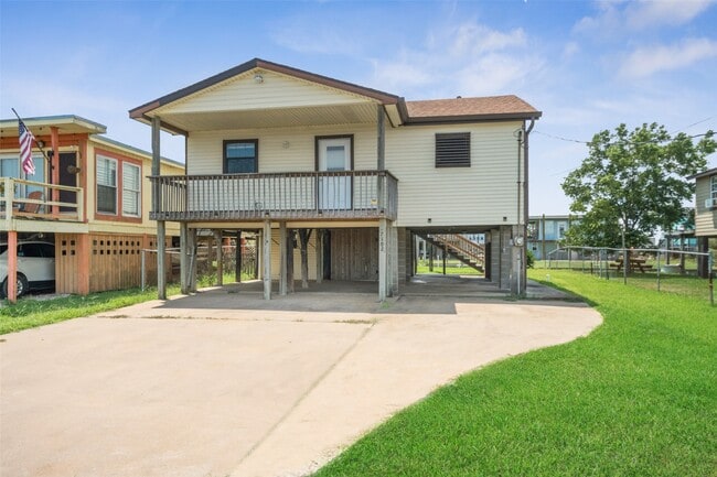 7102 Terrasso Dr in Hitchcock, TX - Building Photo - Building Photo