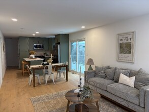 1524 Pewaukee Rd in Waukesha, WI - Foto de edificio - Building Photo