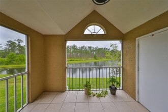 9481 Highland Oak Dr in Tampa, FL - Foto de edificio - Building Photo