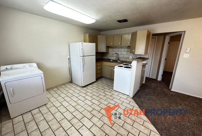 4951 S Center St in Murray, UT - Building Photo - Building Photo