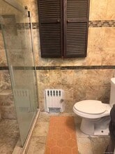 363 Clarendon Rd in Uniondale, NY - Foto de edificio - Building Photo