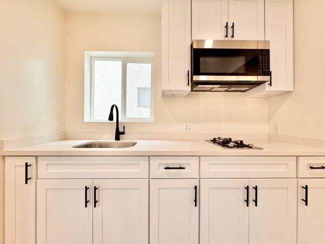 12814 Pacific Ave in Los Angeles, CA - Building Photo - Building Photo