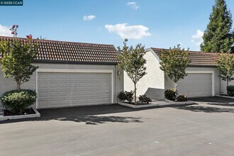 1035 Alta Mesa in Moraga, CA - Building Photo - Building Photo