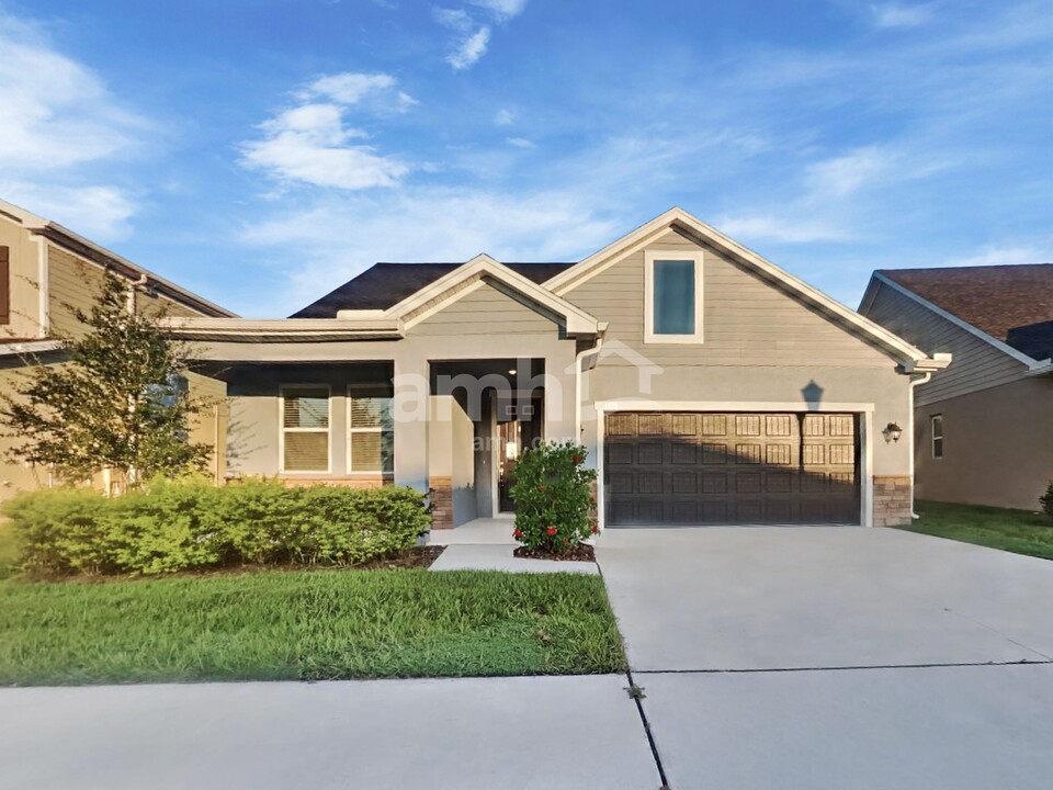 1179 Walden Pond Dr in Plant City, FL - Building Photo