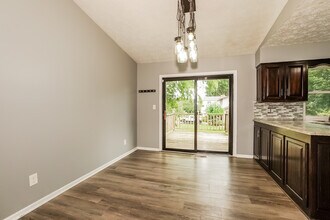 371 Shenandoah Blvd, Unit 0475 in Barberton, OH - Foto de edificio - Building Photo