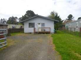 1719 S Melbourne St in Westport, WA - Building Photo