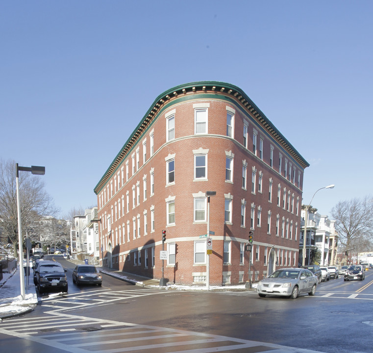 85 Pleasant St in Boston, MA - Building Photo
