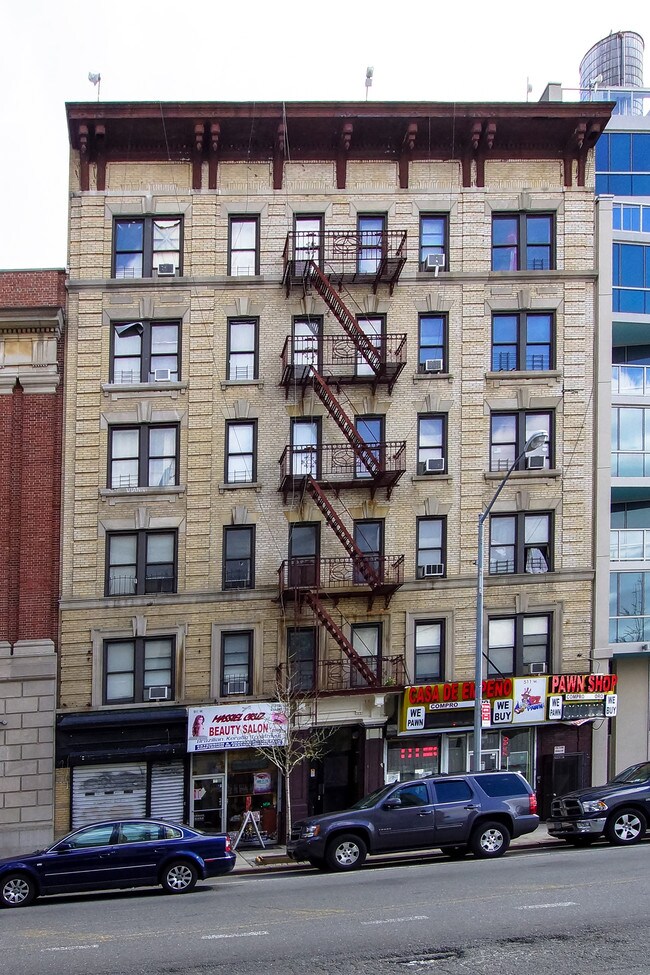 Rent-A-Center in New York, NY - Foto de edificio - Building Photo