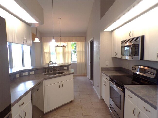 2732 Royal Palm Dr in North Port, FL - Building Photo - Building Photo