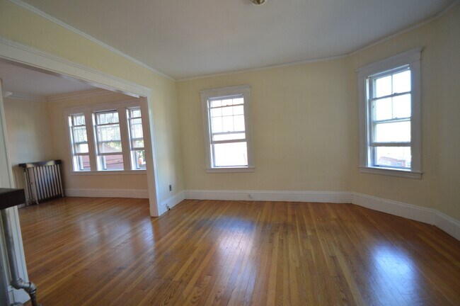 27 High St, Unit 1 in Brookline, MA - Foto de edificio - Building Photo