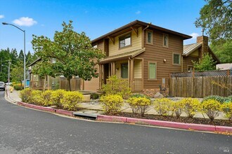 155 Rosebud Ln in St Helena, CA - Building Photo - Building Photo
