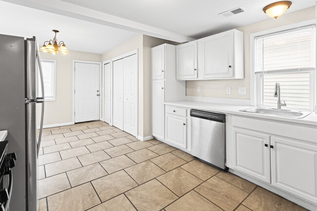 34 E Elza Ave in Hazel Park, MI - Building Photo - Building Photo