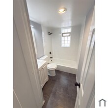 521 E 222nd St, Unit 521 E 222nd St- DWN in Euclid, OH - Foto de edificio - Building Photo