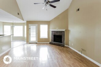 7094 Showboat Ln in Cordova, TN - Foto de edificio - Building Photo