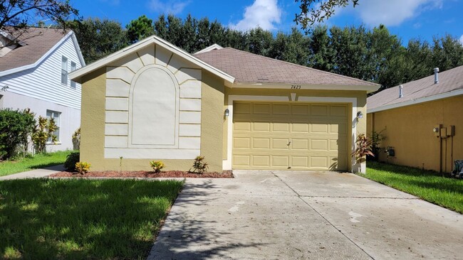 7423 Oxford Garden Cir in Apollo Beach, FL - Building Photo - Building Photo