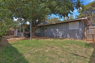 2007 68th St in Lubbock, TX - Building Photo - Building Photo