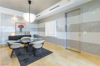 9101 Alta Dr in Las Vegas, NV - Foto de edificio - Building Photo