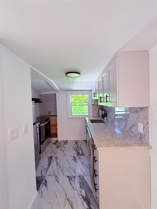 815 Carpenter Pl in Mamaroneck, NY - Building Photo