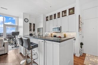 500 W Superior St, Unit 1201 in Chicago, IL - Foto de edificio - Building Photo