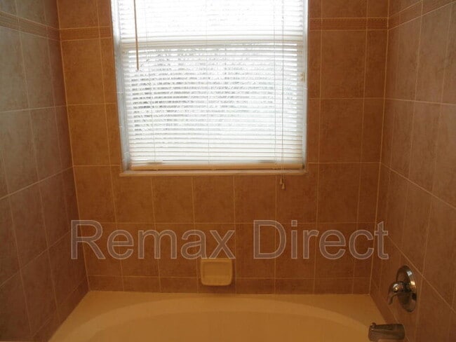 property at 822 Pipers Cay Dr