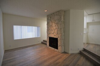 11315 Moorpark St in Los Angeles, CA - Foto de edificio - Building Photo