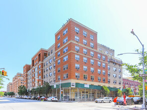 Madison Court Apartments in New York, NY - Foto de edificio - Building Photo