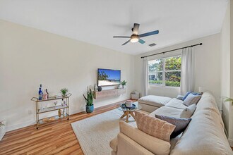6086 Seminole Gardens Cir in Riviera Beach, FL - Building Photo - Building Photo