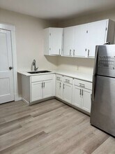 2423 Falls St, Unit Upper Rear in Niagara Falls, NY - Building Photo - Building Photo