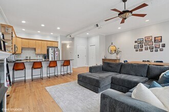 426 N Noble St in Chicago, IL - Building Photo - Building Photo