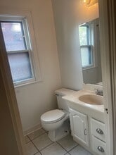 15111 E Vernor Hwy in Grosse Pointe Park, MI - Foto de edificio - Building Photo