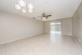 3210 Tomahawk Dr in Kissimmee, FL - Foto de edificio - Building Photo