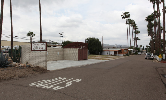 Town & Country Mobile Lodge in Santee, CA - Building Photo - Building Photo