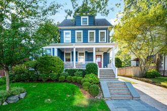 5 Gerlach Pl in Larchmont, NY - Building Photo - Building Photo