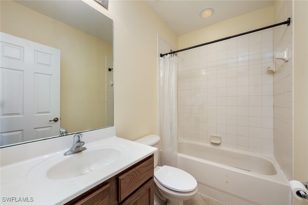 9745 Roundstone Cir in Ft. Myers, FL - Building Photo