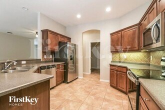 6127 Evansbrook Dr in Zephyrhills, FL - Building Photo - Building Photo